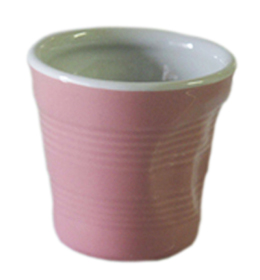 zerknuellte kleine Tasse rosa